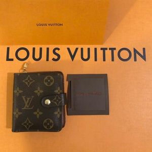 Louis Vuitton Bifold Monogram Zip Monogram Wallet